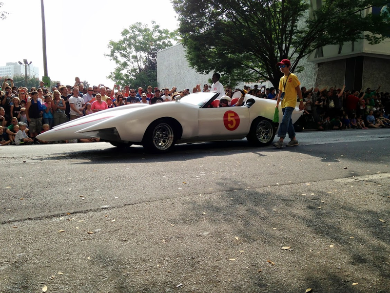 Illustration for article titled Vehicles Of The 2013 DragonCon Parade - Photo Dump